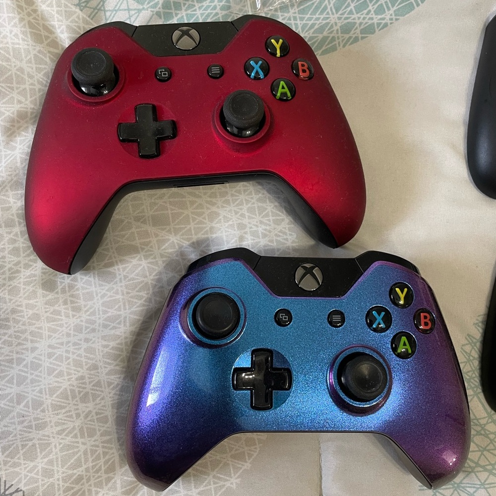 2 Wireless Xbox One Controllers - Red and Blue plus original face plate